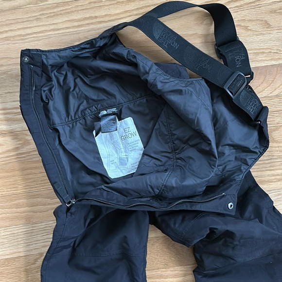 The North Face Kids’ Insulated Bibs - Picture 6 of 16